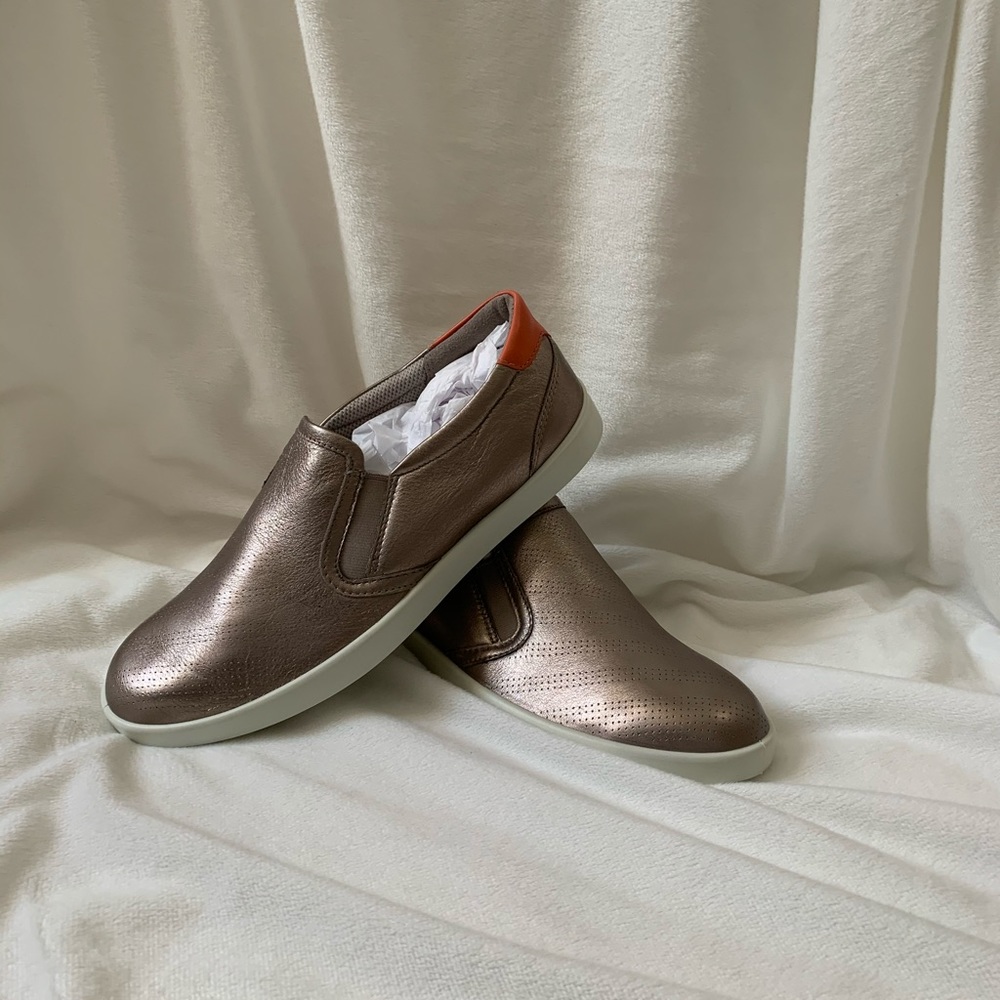 Metallic Ecco slip on sneaker
